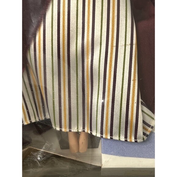 Barbie Victorian Ice Skater Barbie Special Edition 2000 Mattel #27431 - Picture 6 of 11